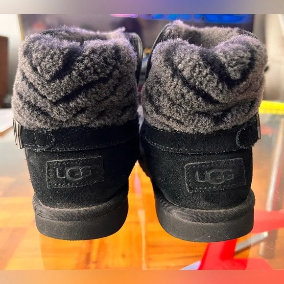 UGG classic boots - Picture 3 of 7